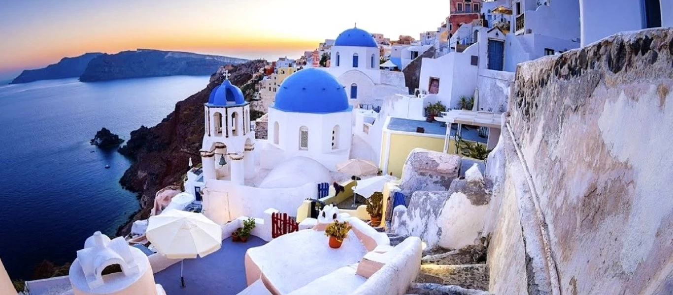 Γερμανικά ΜΜΕ: «Η Ελλάδα ετοιμάζεται να υποδεχτεί τουρίστες»